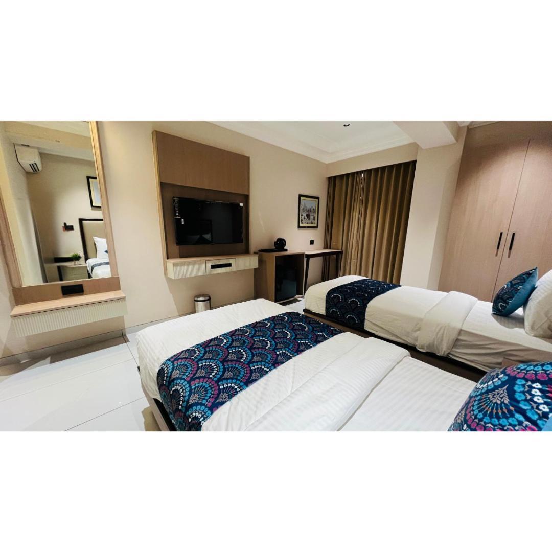 Hotel Royal Town Ахмедабад Екстериор снимка