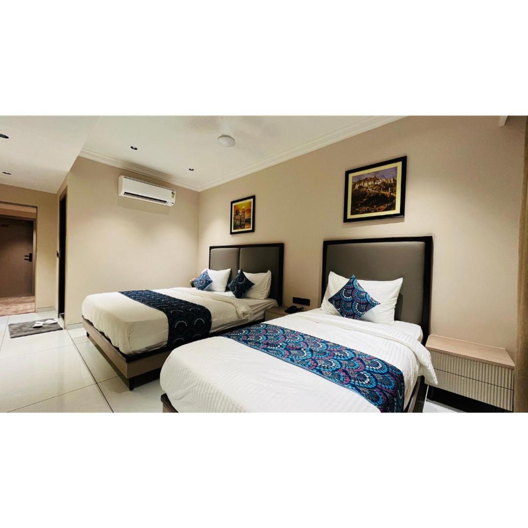 Hotel Royal Town Ахмедабад Екстериор снимка