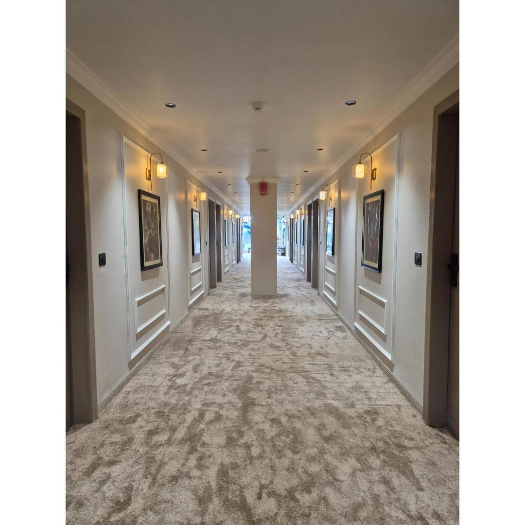 Hotel Royal Town Ахмедабад Екстериор снимка