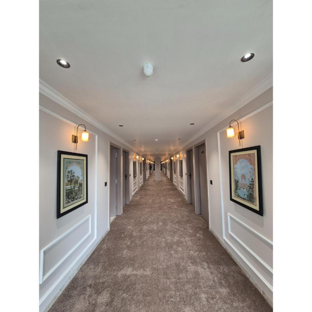 Hotel Royal Town Ахмедабад Екстериор снимка