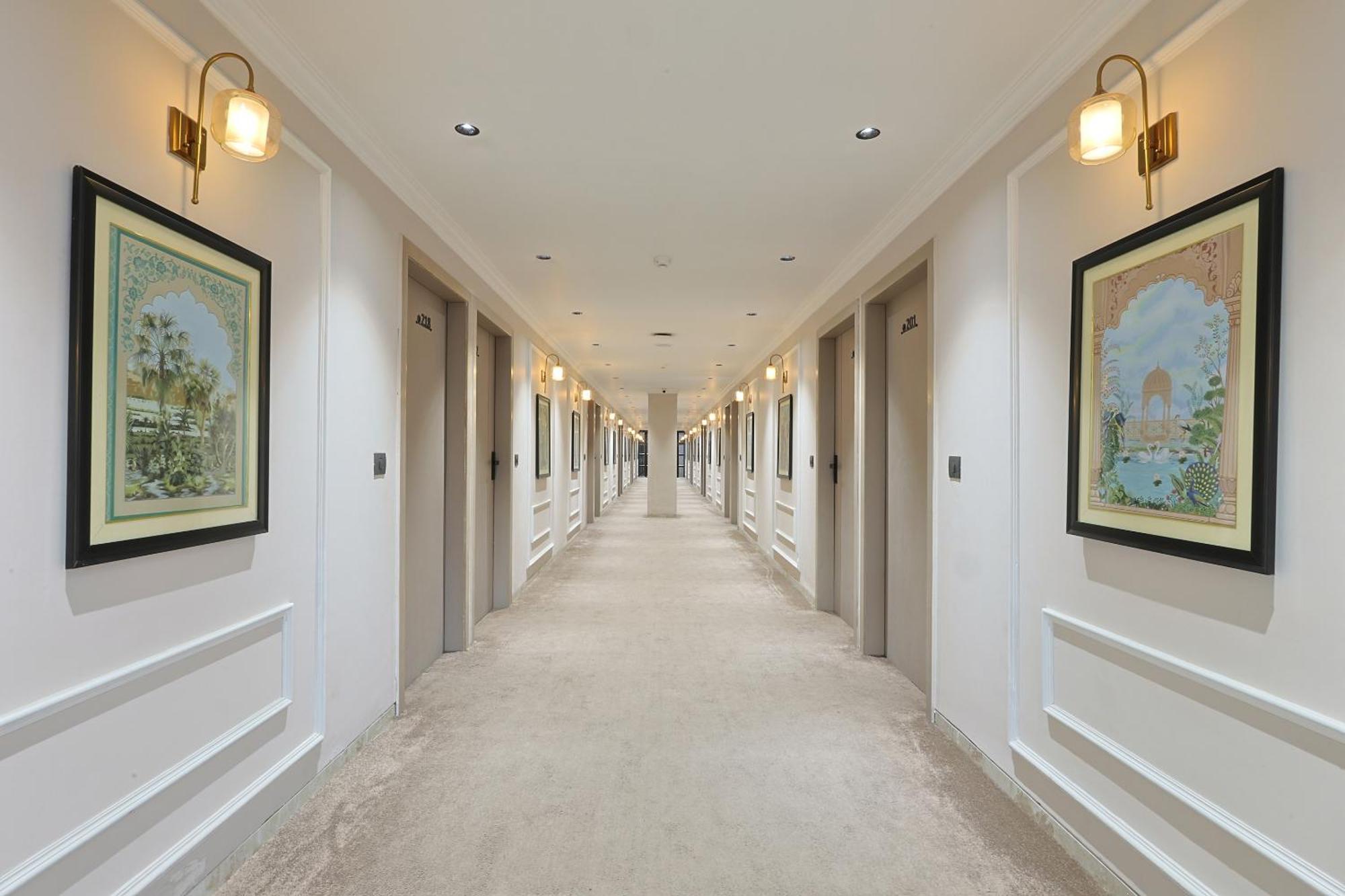 Hotel Royal Town Ахмедабад Екстериор снимка