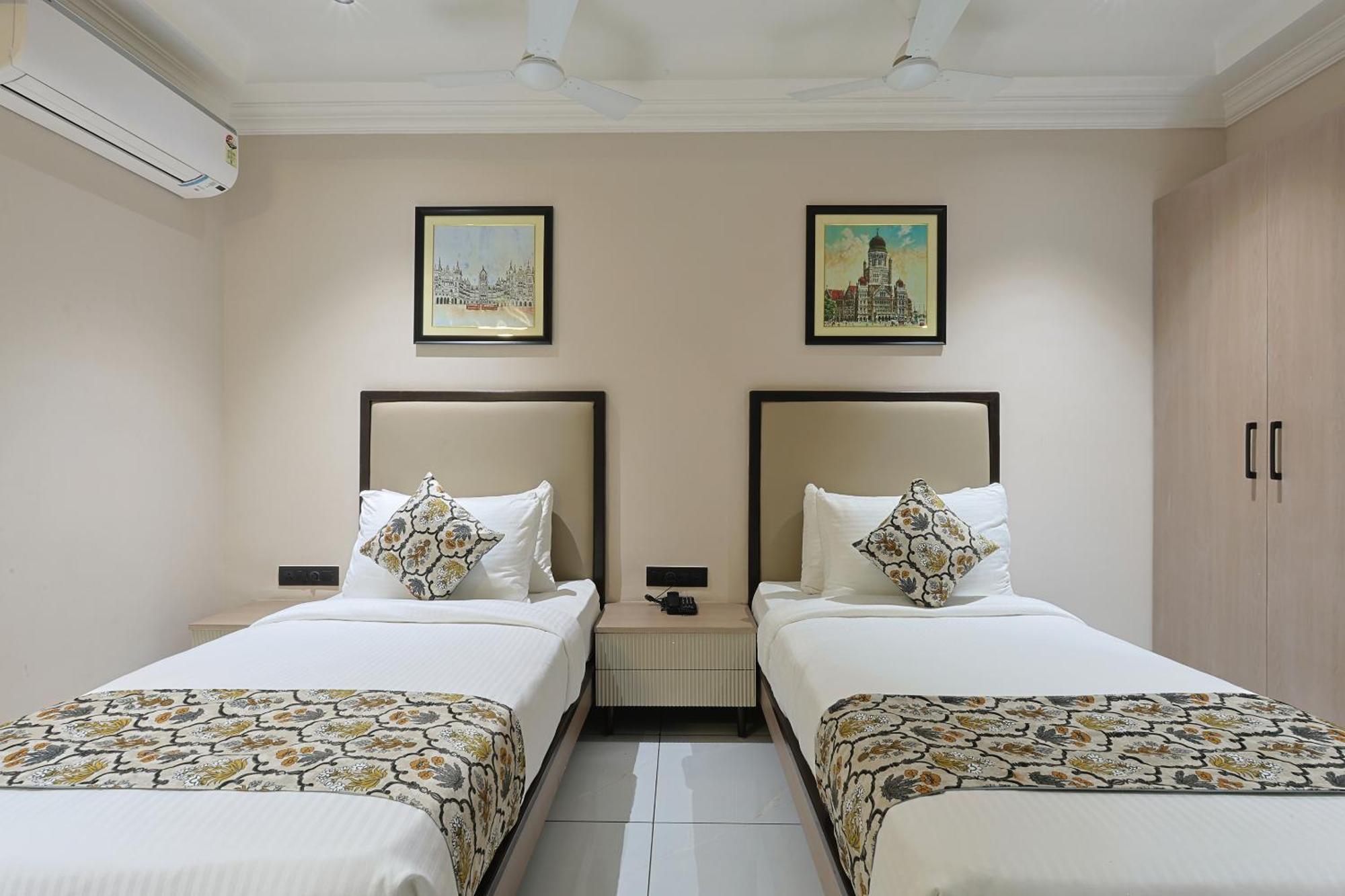 Hotel Royal Town Ахмедабад Екстериор снимка