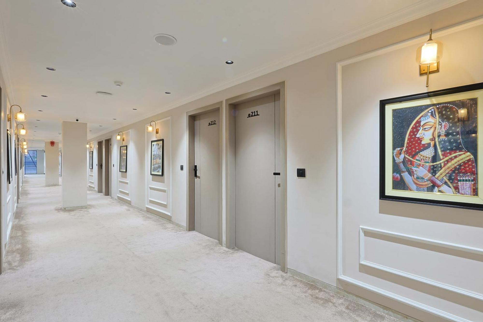 Hotel Royal Town Ахмедабад Екстериор снимка