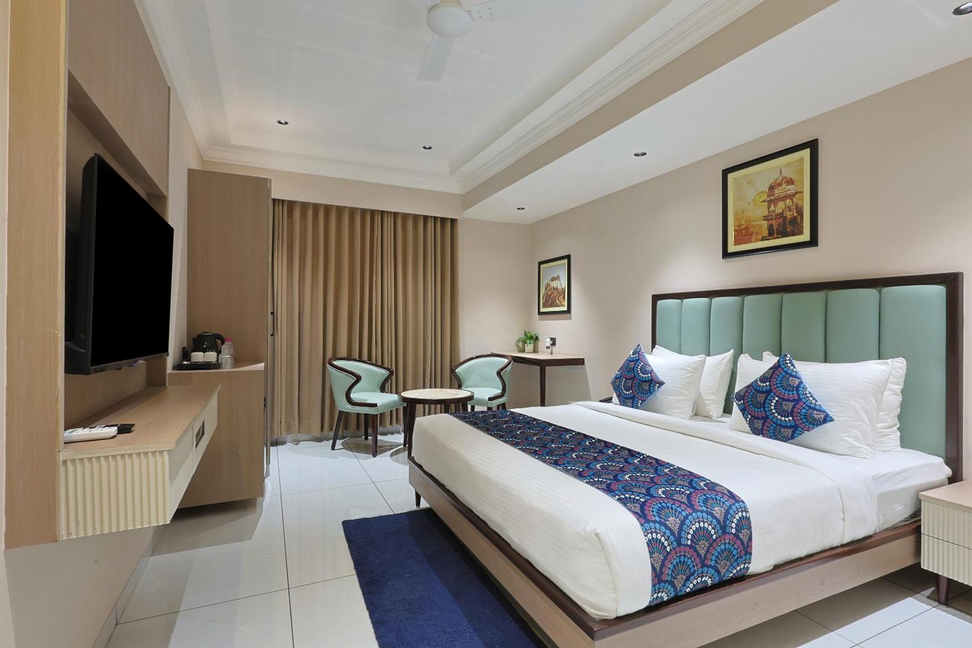 Hotel Royal Town Ахмедабад Екстериор снимка
